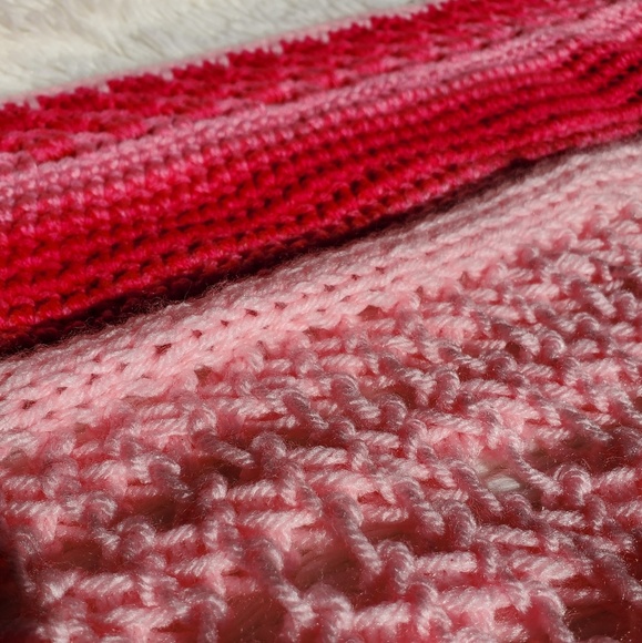 Pink hand knitted and crochet blanket - Picture 1 of 6